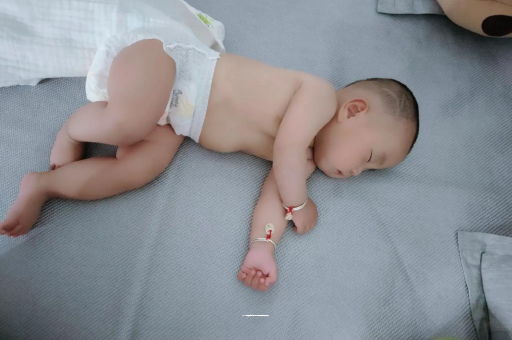 丹阳三个月宝宝抬头不稳